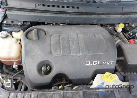 2015 Dodge Journey Crossroad z USA, uszkodzony, nr VIN 3C4PDDGGXFT740647